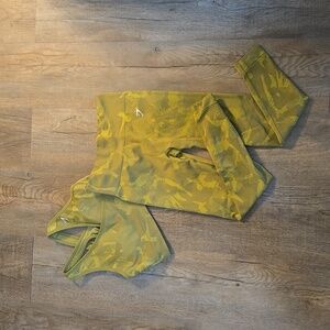 Gym shark bra and leggin